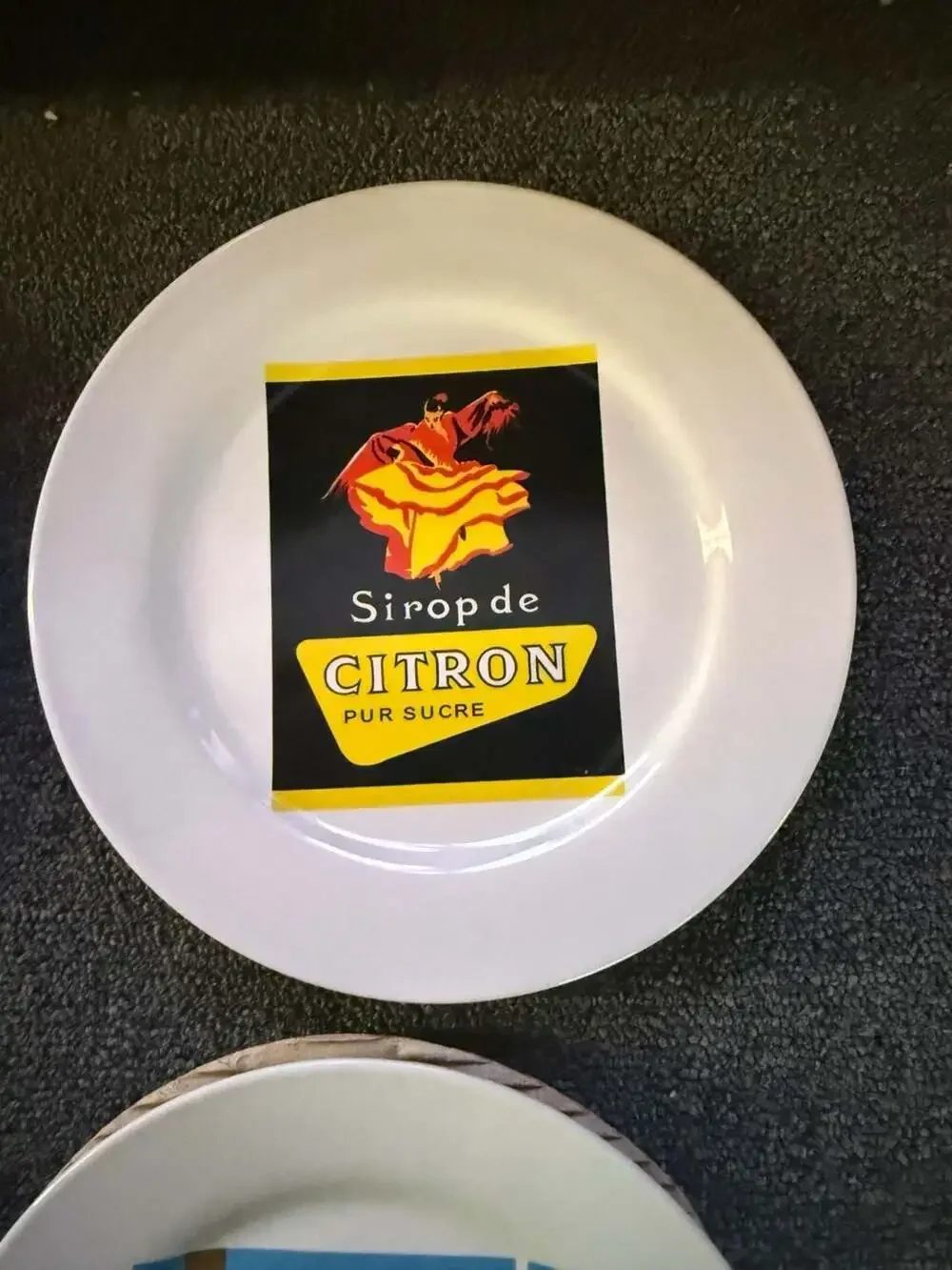 Rosanna Fruit Labels Set of 4 Salad Plates Collectible Storage Tin